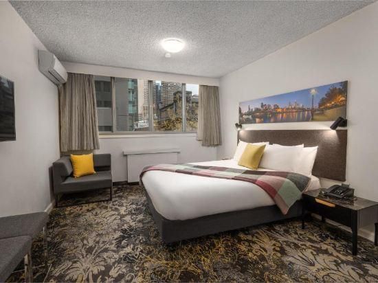 City Limits Apartments Queen Studio Room