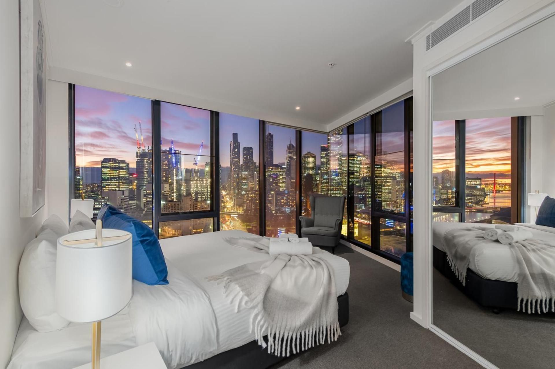 Deluxe Three-Bedroom Two-Bathroom Apartment (Casino View)