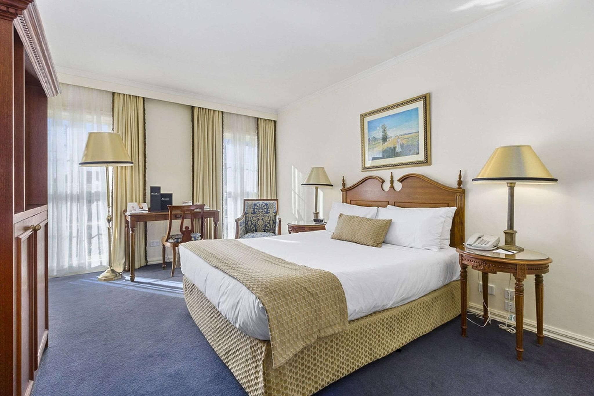 Executive Queen Suite