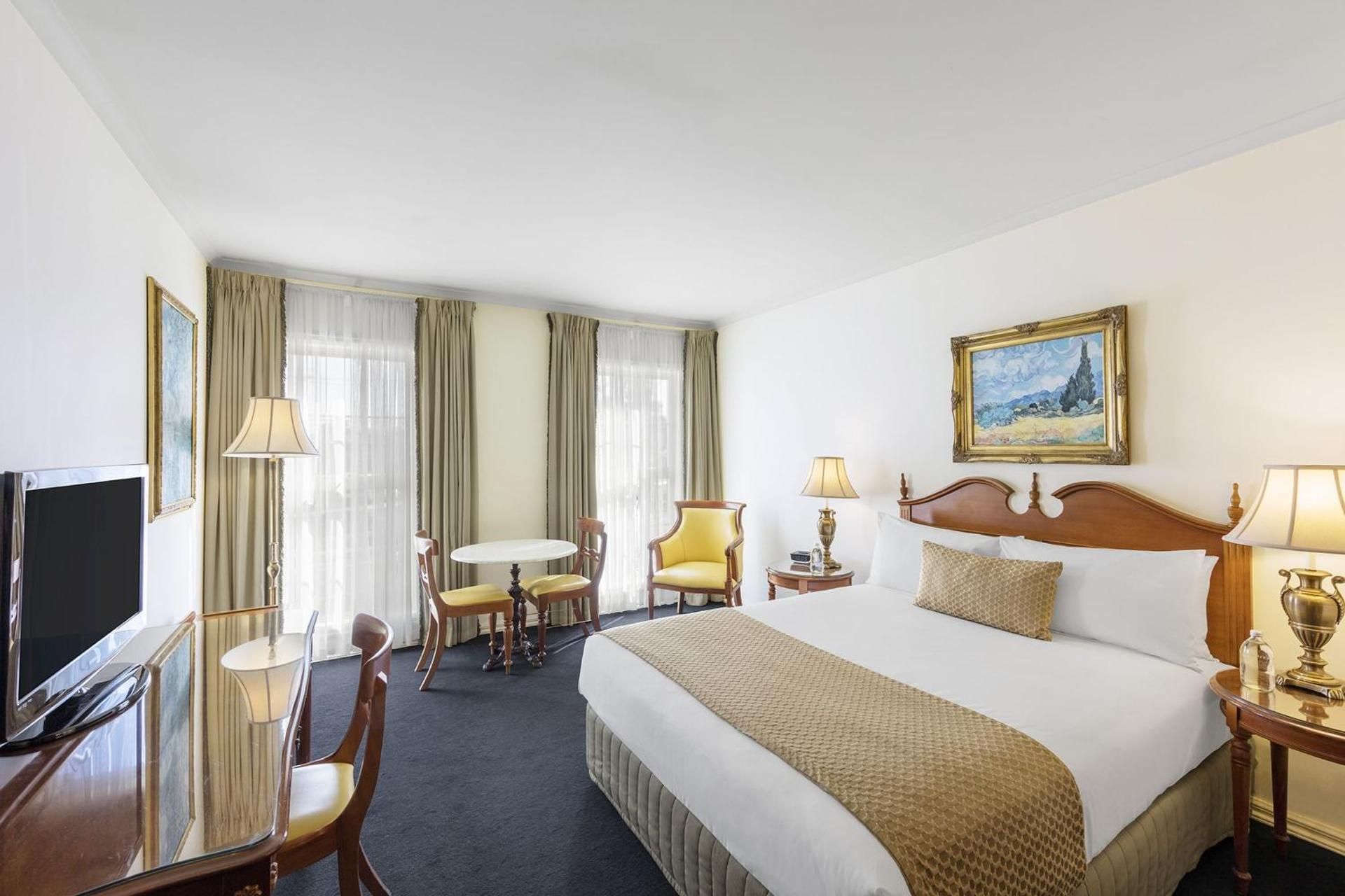 Executive Queen Suite