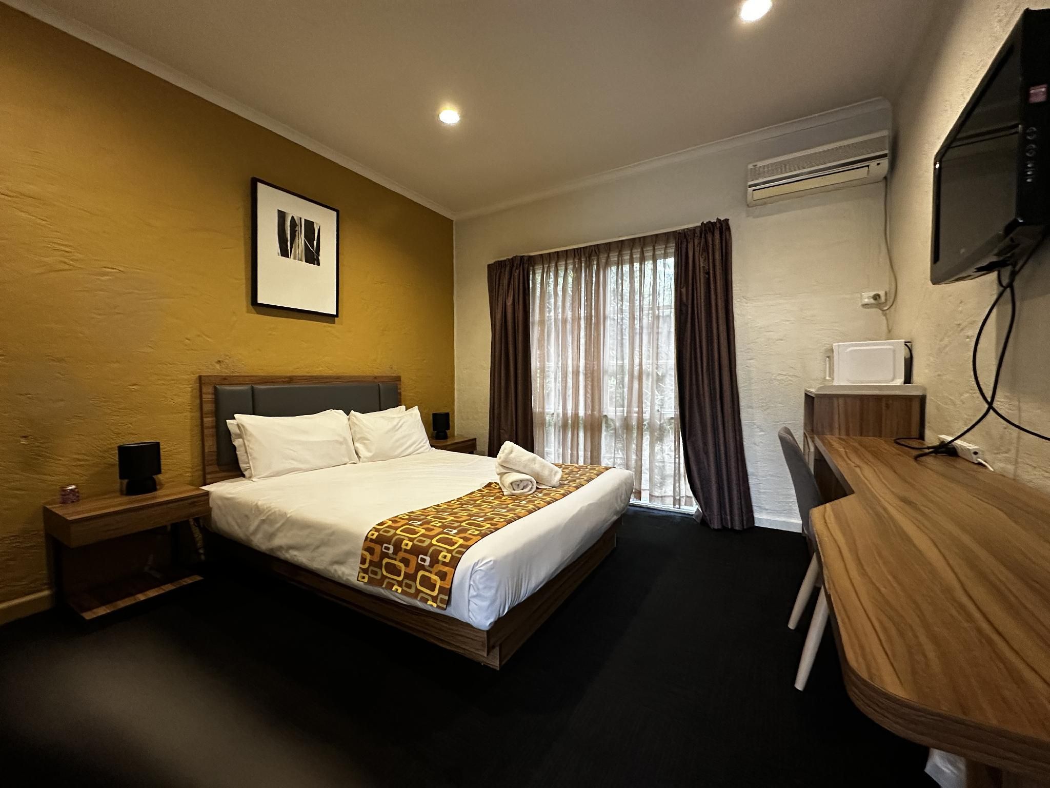 Greensborough Motel Standard Queen Room 2