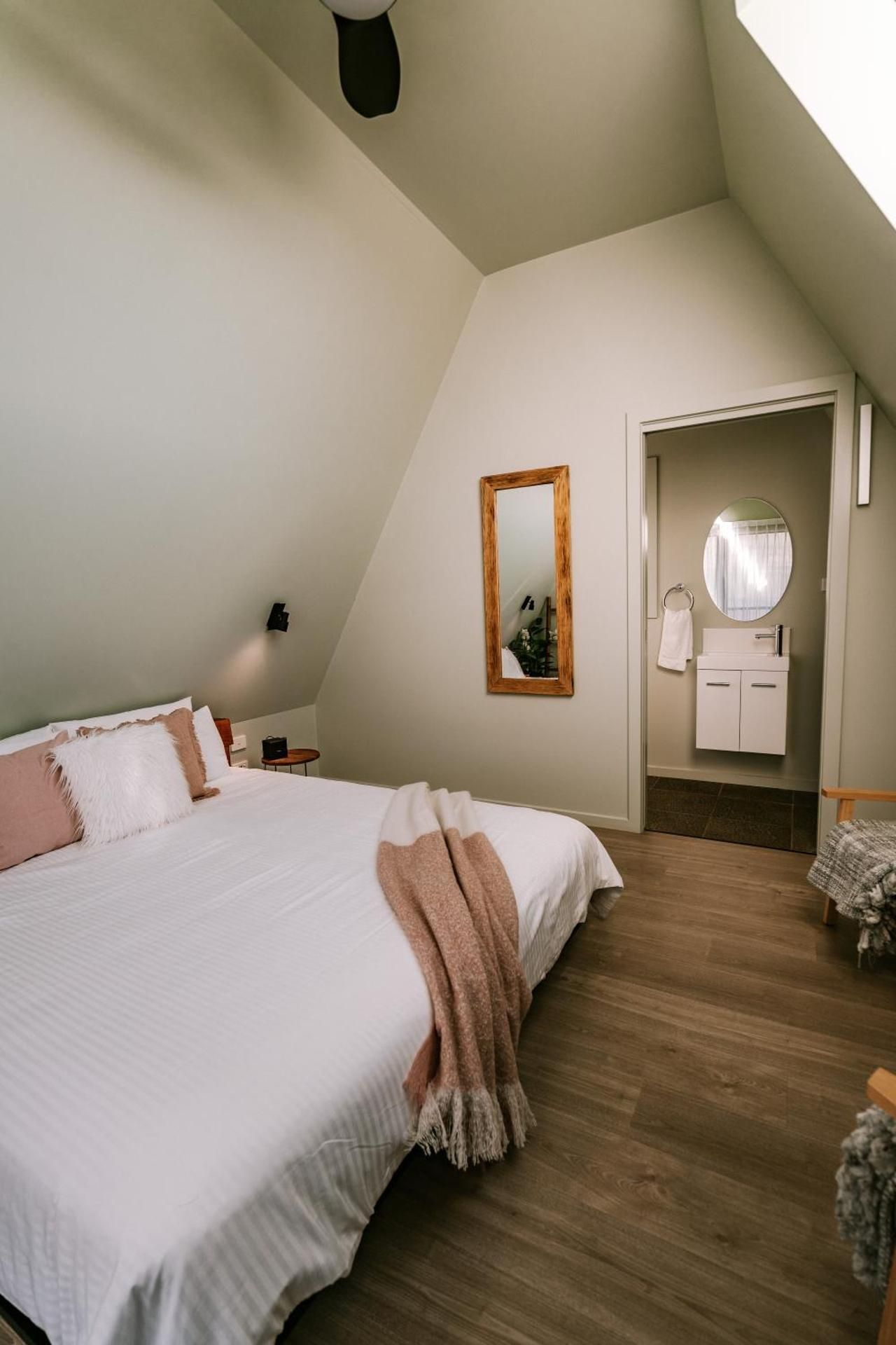 Hardtop Glamping with Garden View (Toilet only)