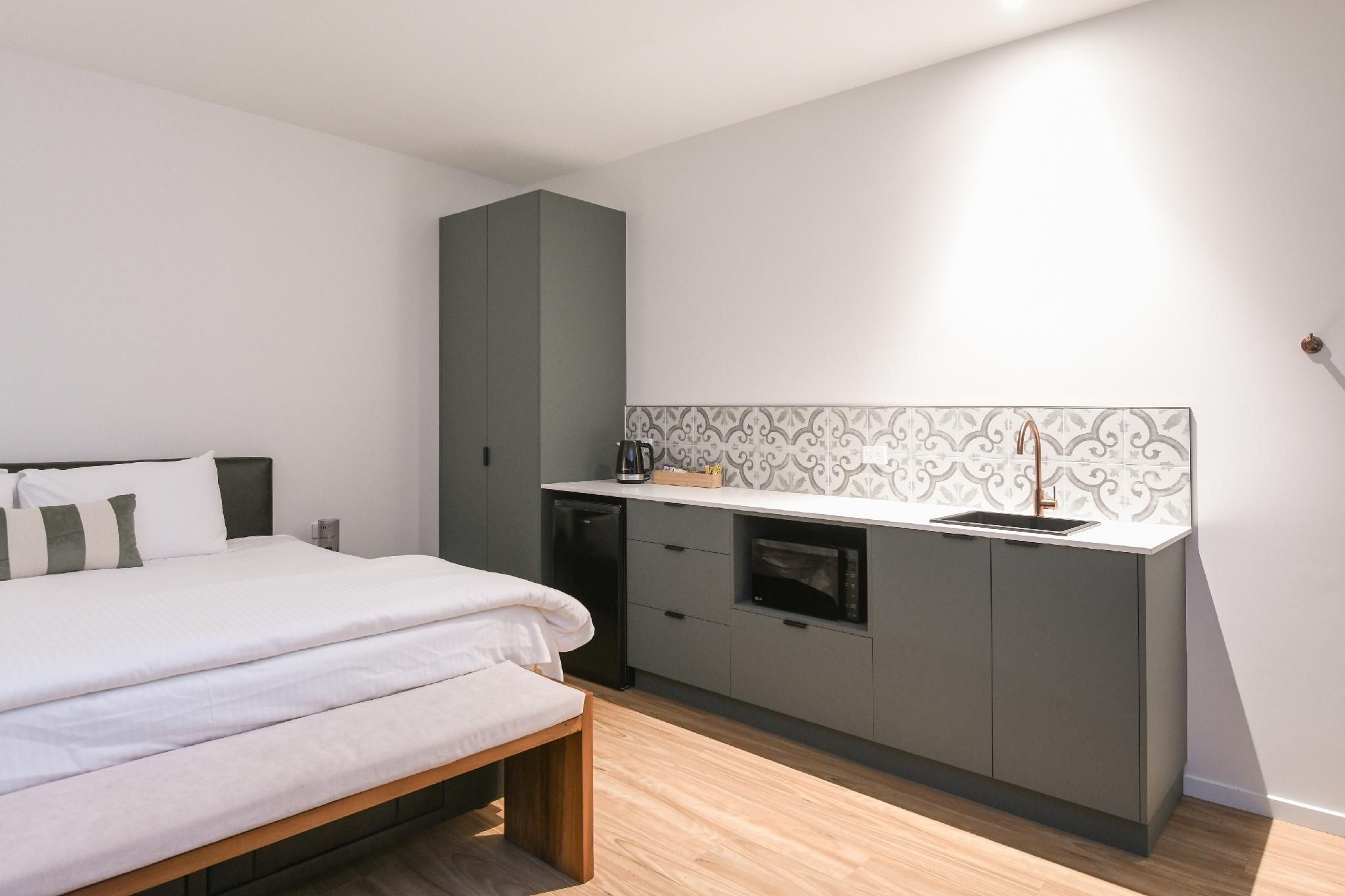 King Room with Hot Tub - Non-Smoking
