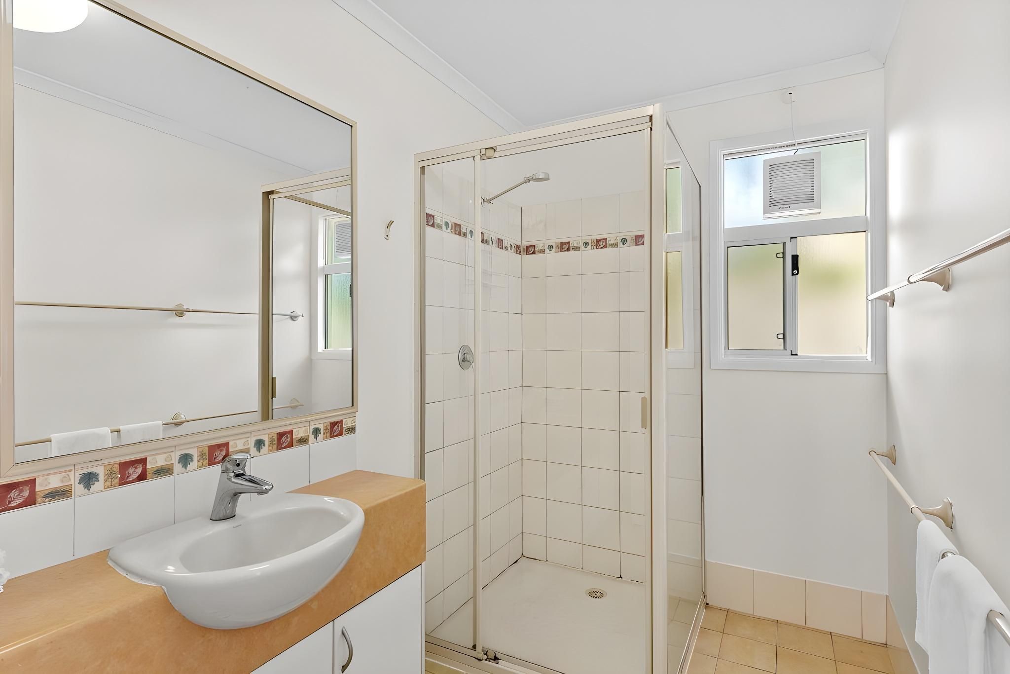 Superior 2 Bedroom Cabin - Sleeps 6