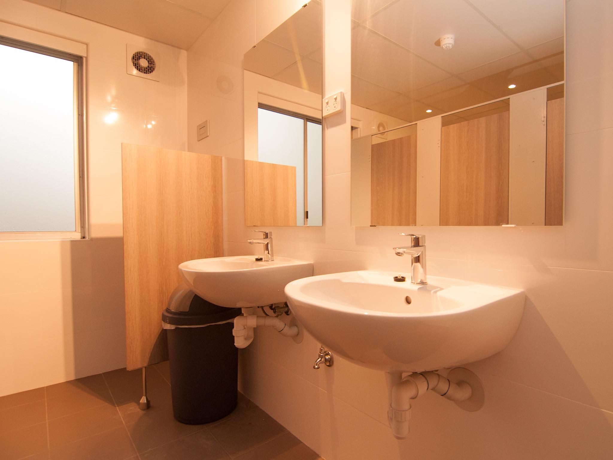 Kangaroo Inn 2 Beds in Mixed Dormitory 3