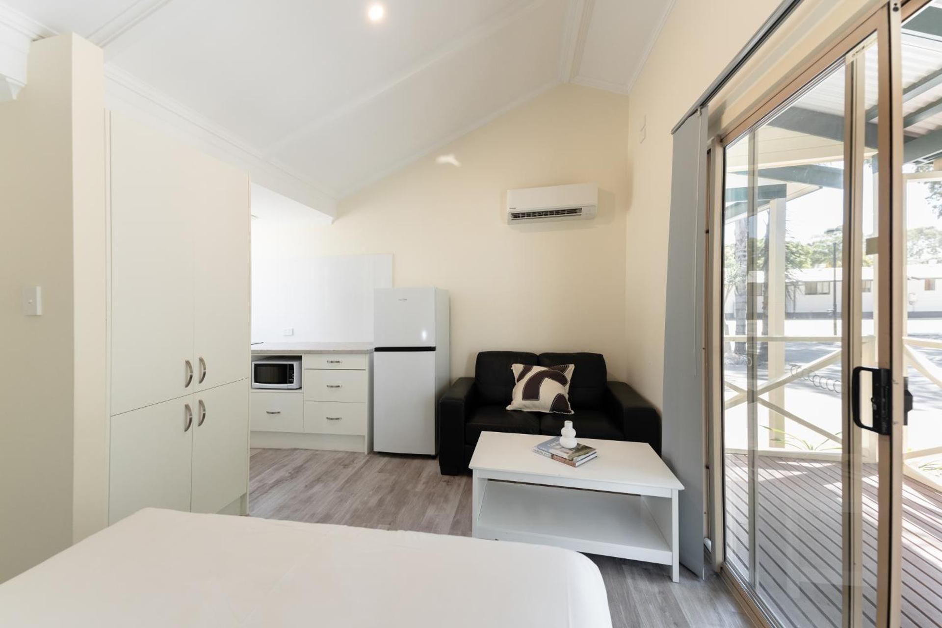 Cabin (Sleeps 2)