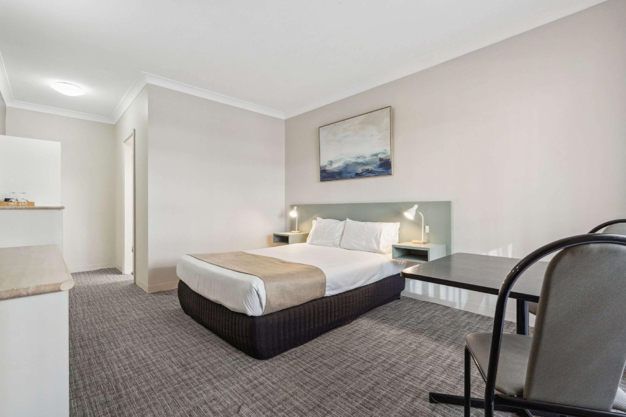 1 King Bed, Nonsmoking