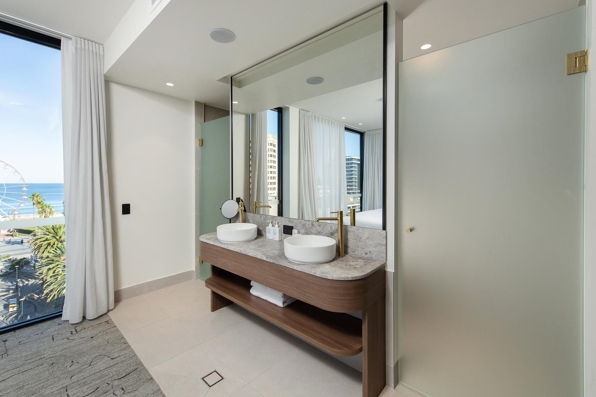 The George Deluxe Mosely Square View 3