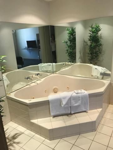 Queen Room with Spa Bath