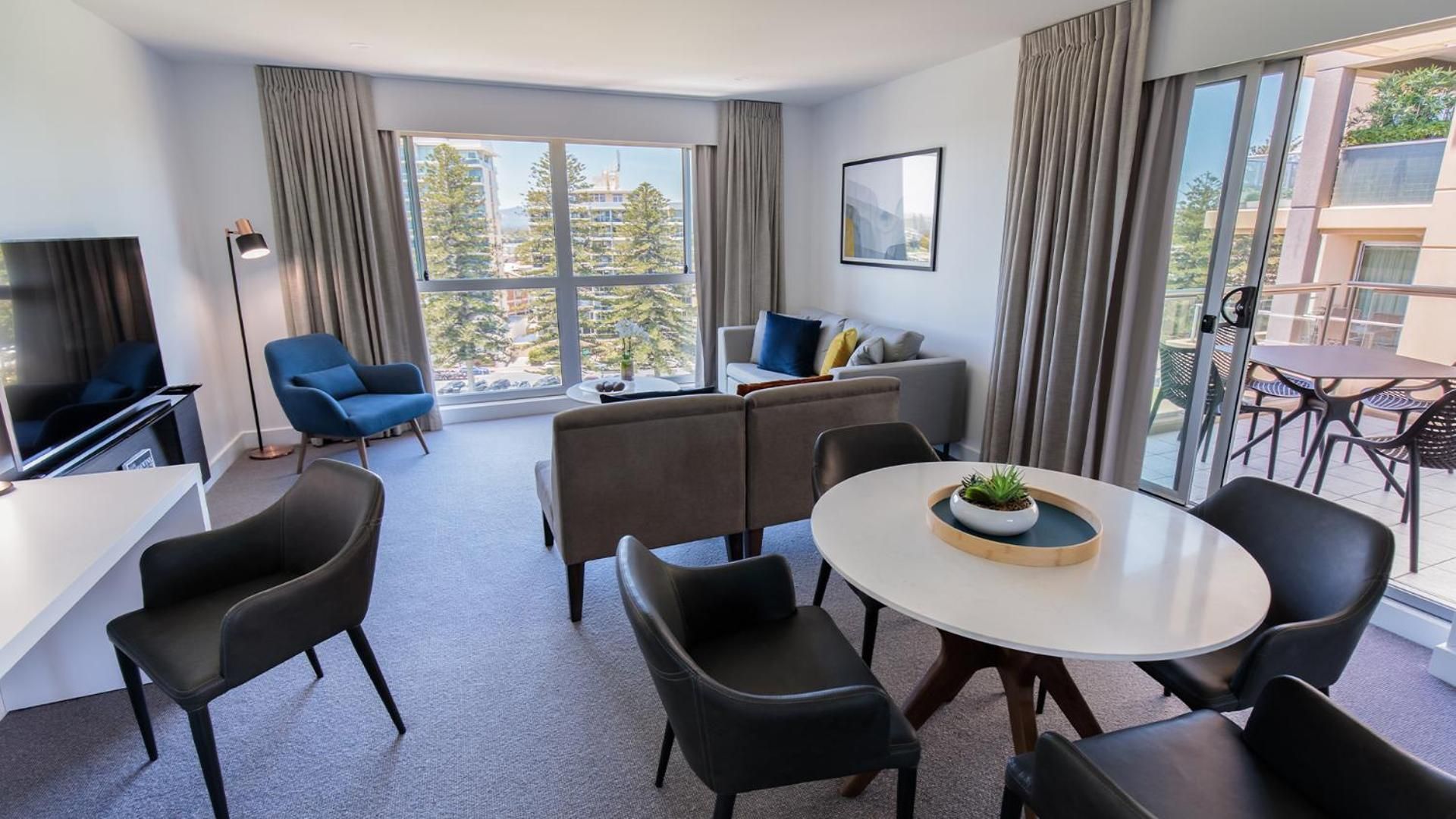 Oaks Glenelg Plaza Pier Suites Premier Two-Bedroom Apartment with Park View  2