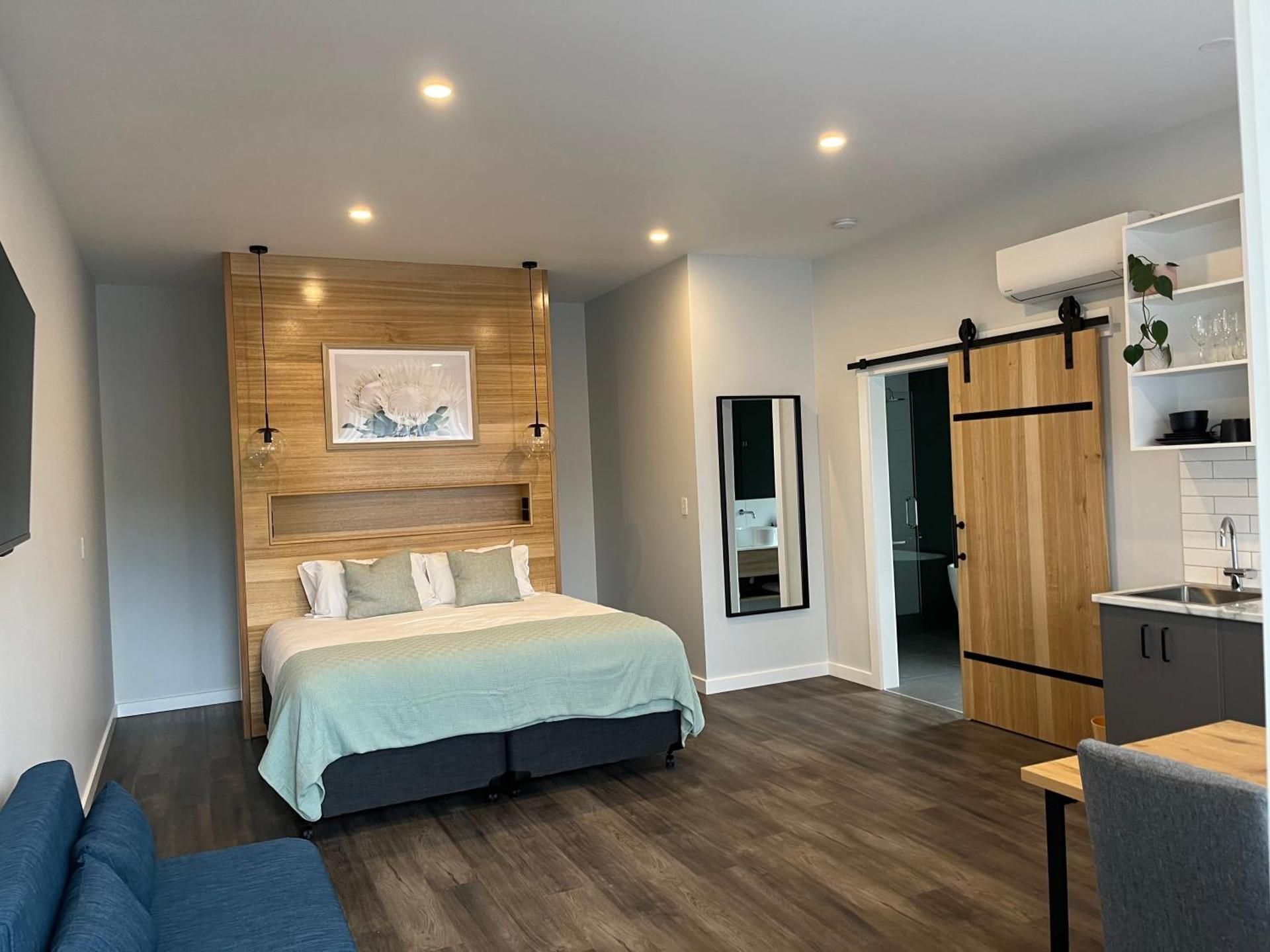 Deluxe King Suite