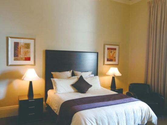 Queen Heritage Room