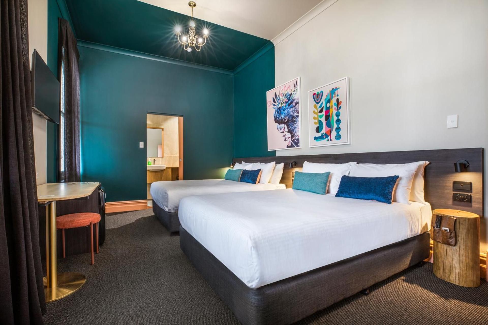 Studio Twin Queen with Private En Suite Bathroom
