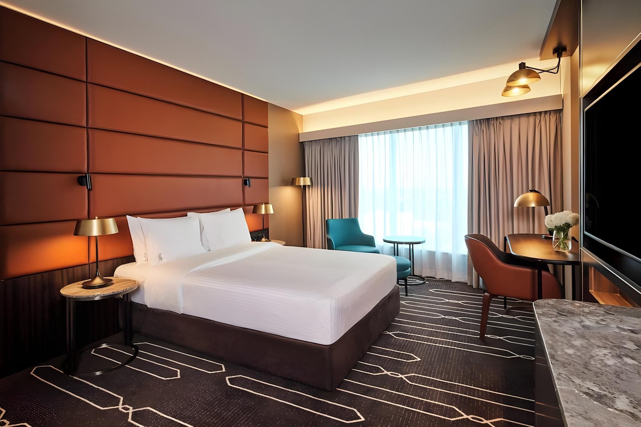 1 King Standard High Floor