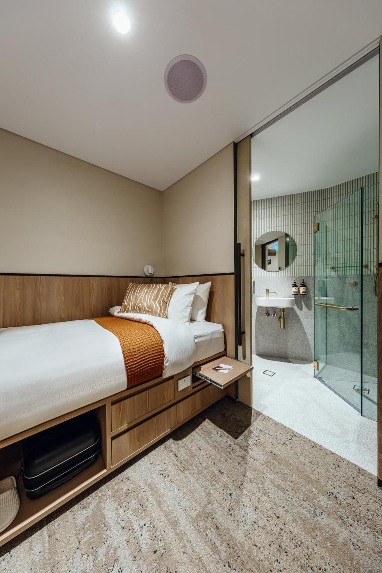 2 x Single Rooms (Overnight Stay)