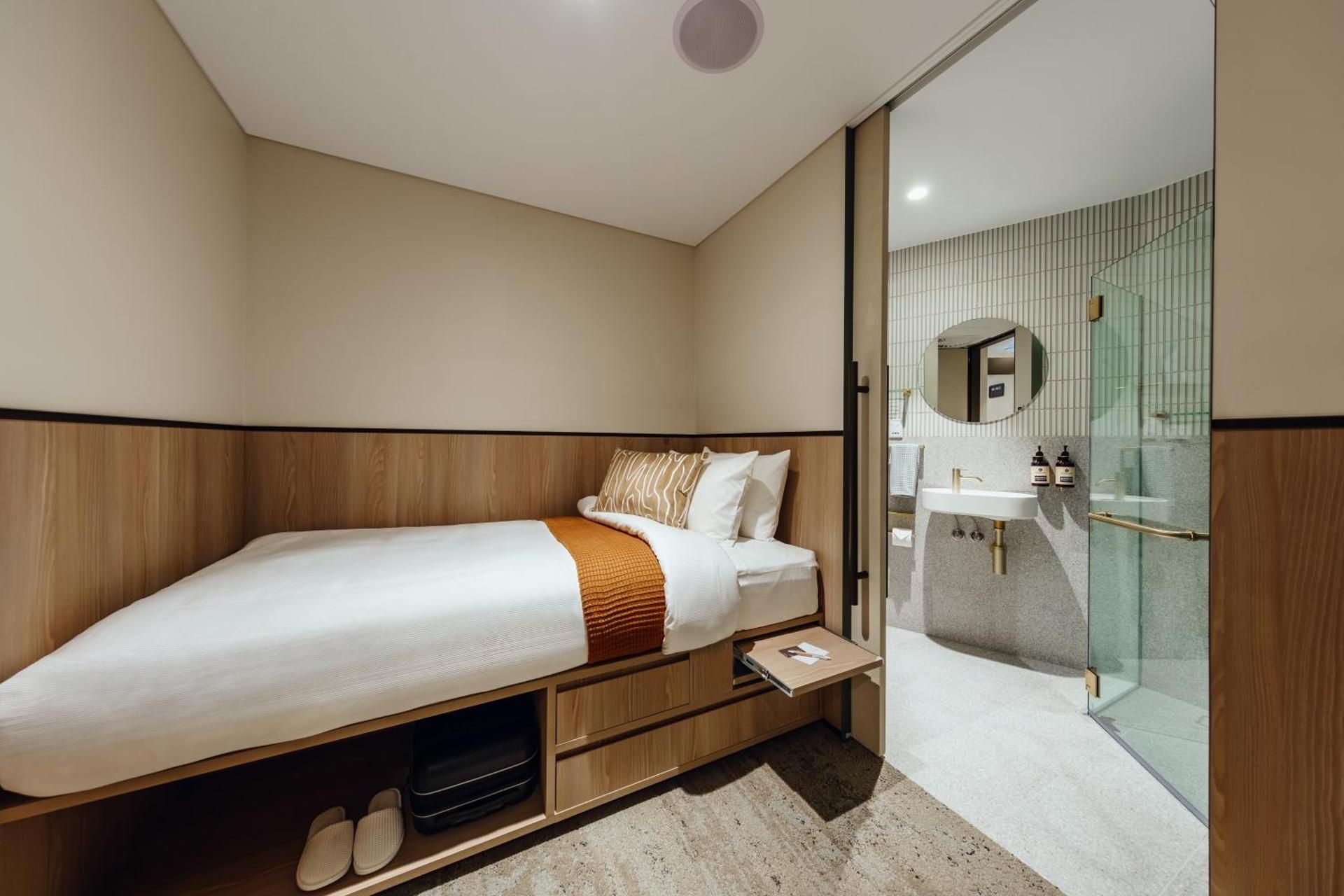 2 x Single Rooms (Overnight Stay)