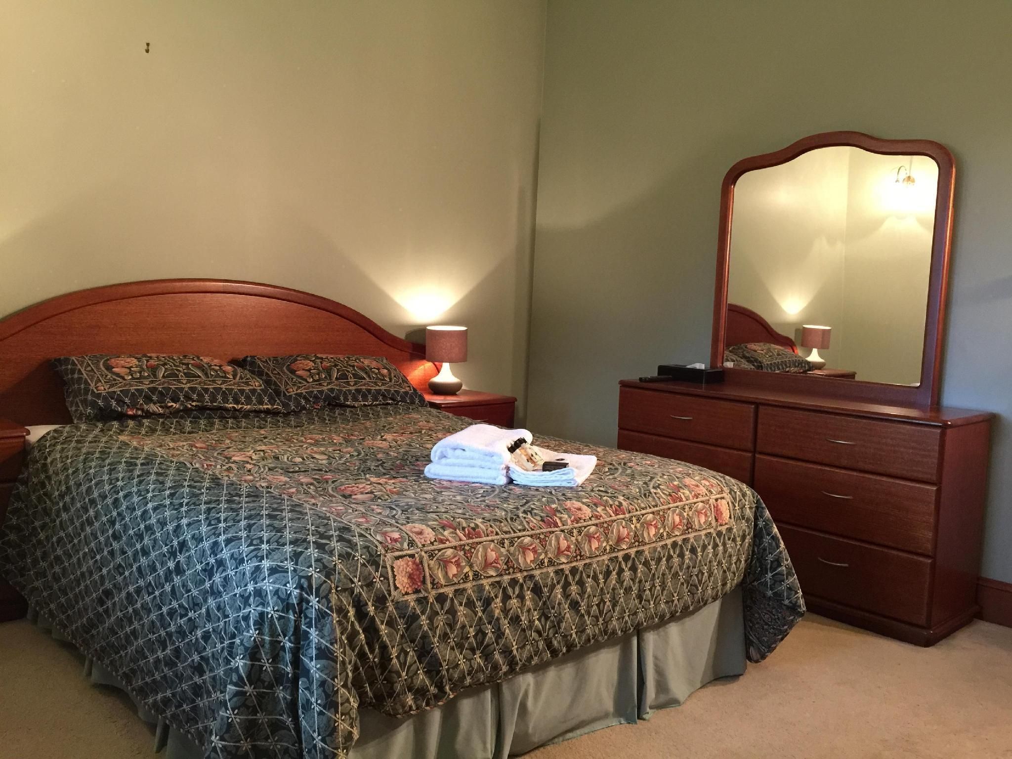 Deluxe Queen Room