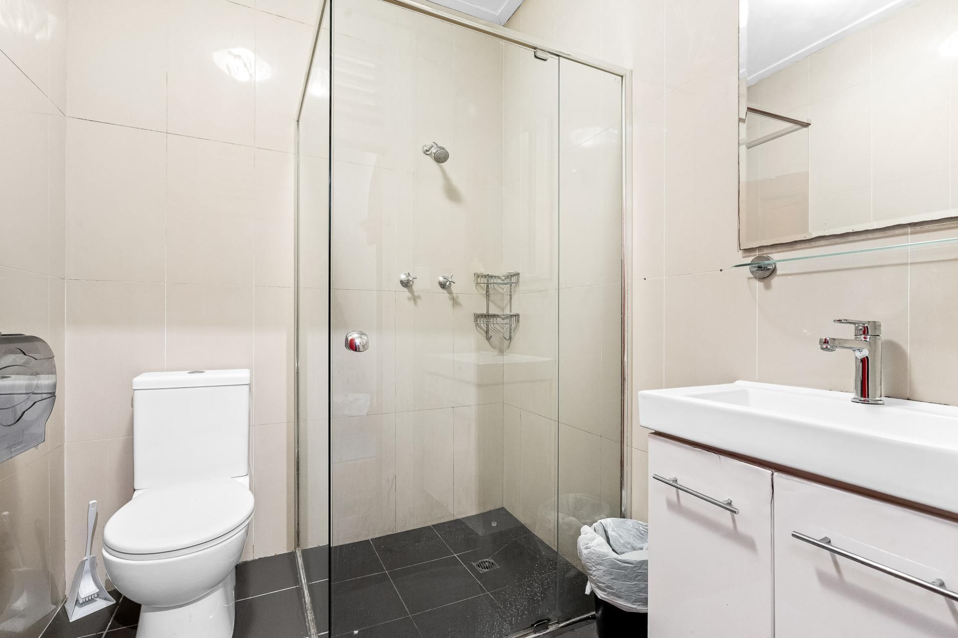 Newtown Backpackers  Double Room with Shared bathroom 2