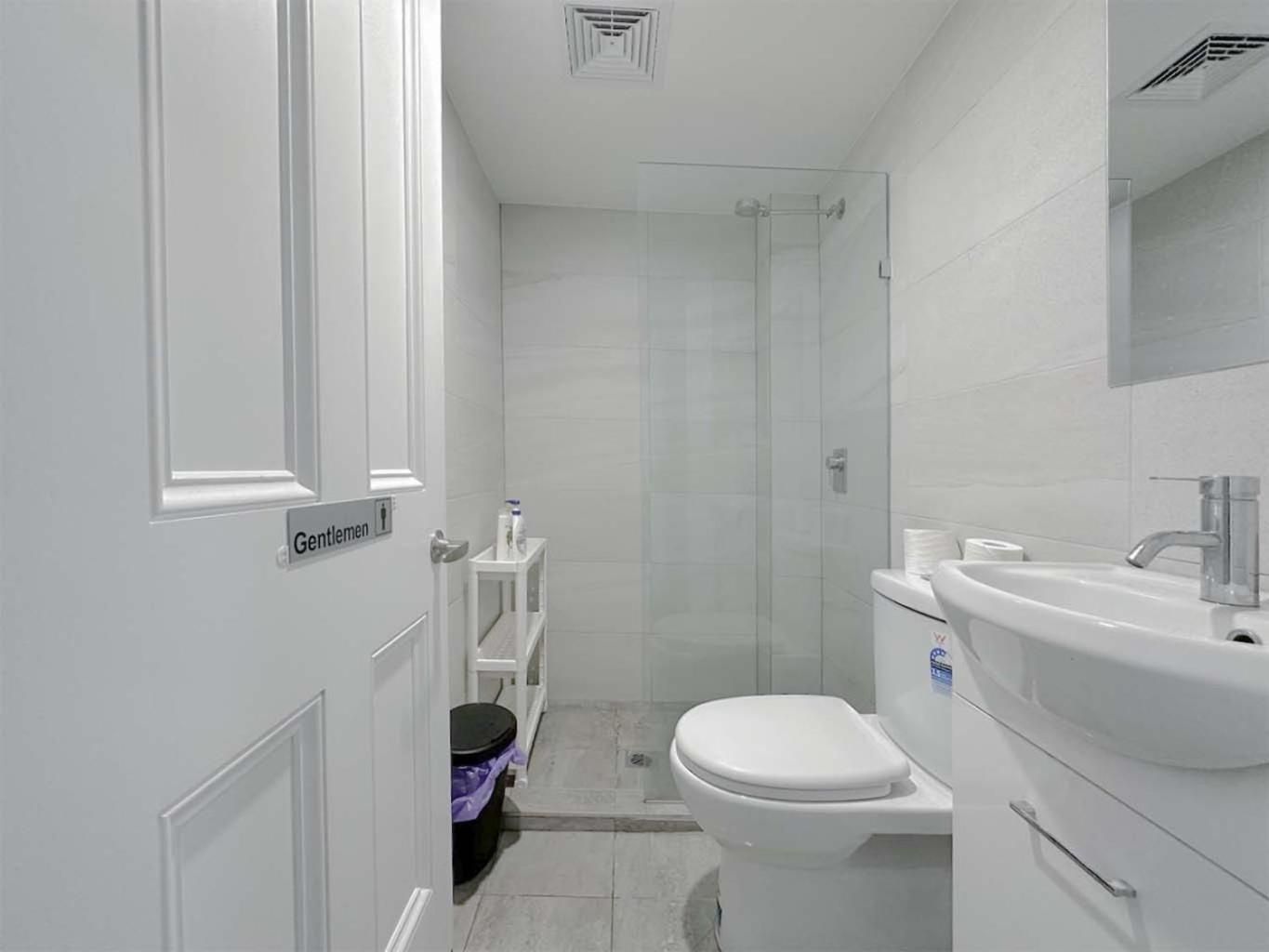 Millers Point Waterview Double Room with Shared Bathroom 3