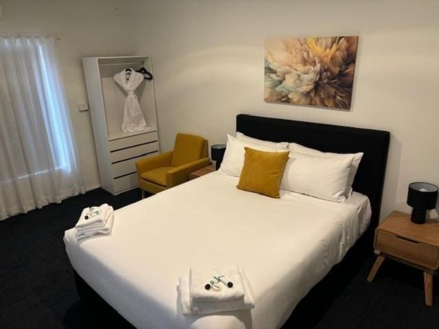Queen Room with Private Bathroom
