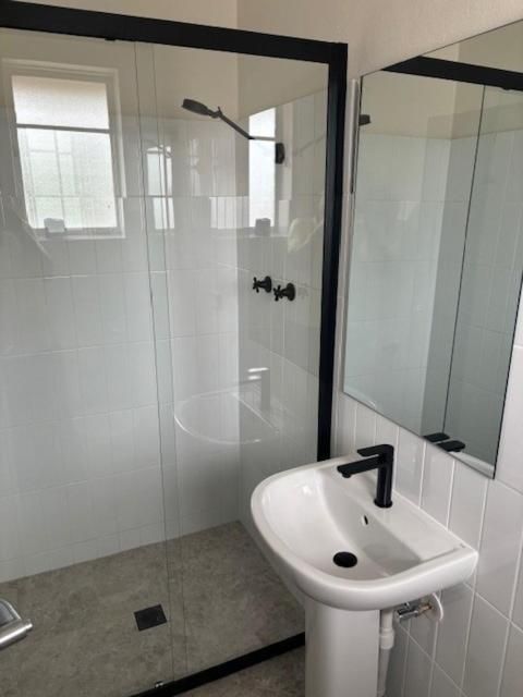 Queen Room with Private Bathroom
