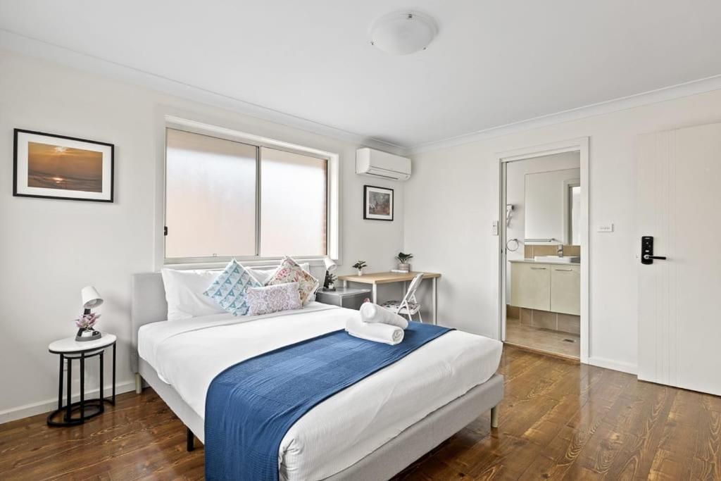 Queen Room with Private Bathroom