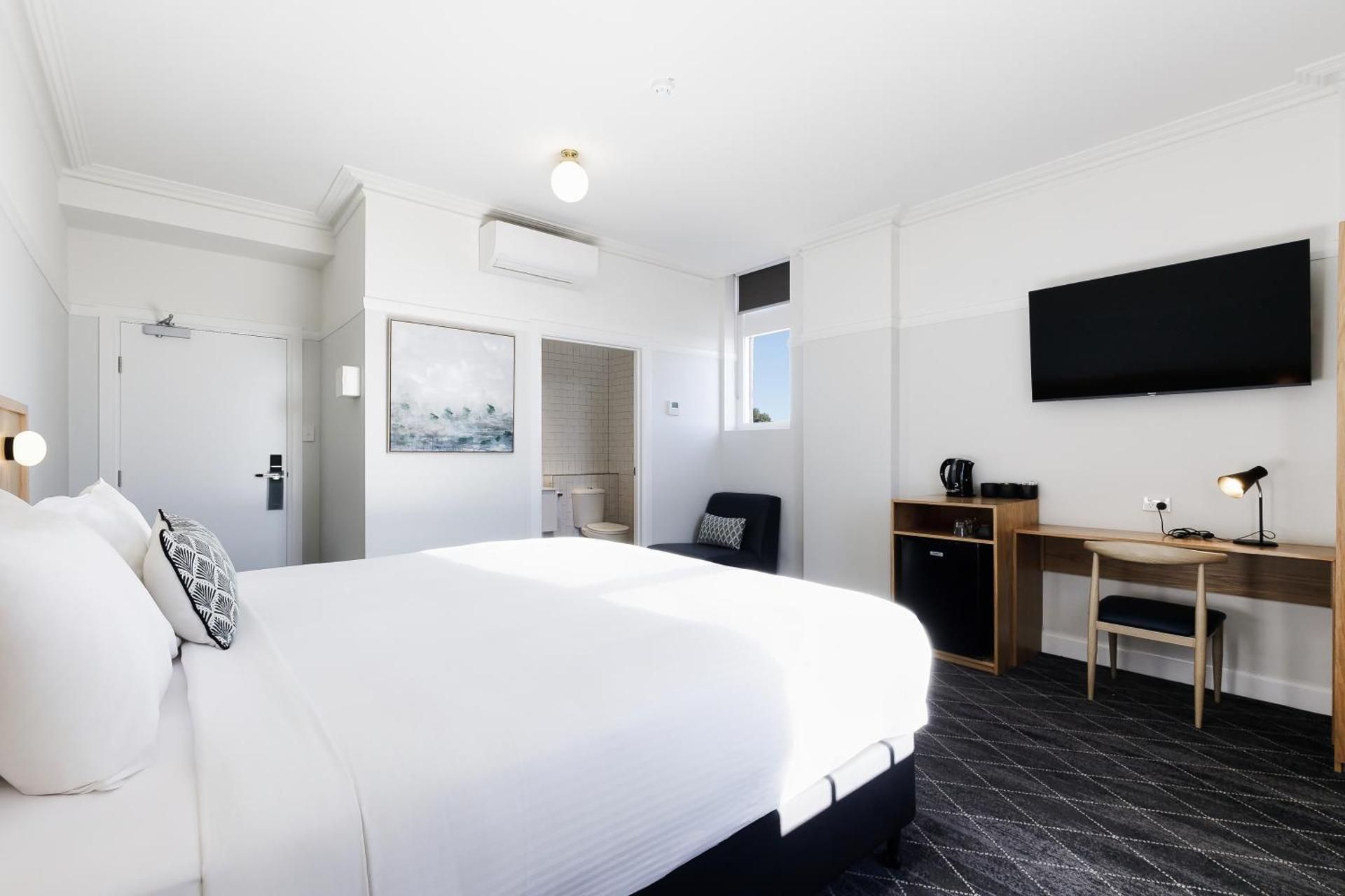 Mortdale Hotel Standard King Room 2