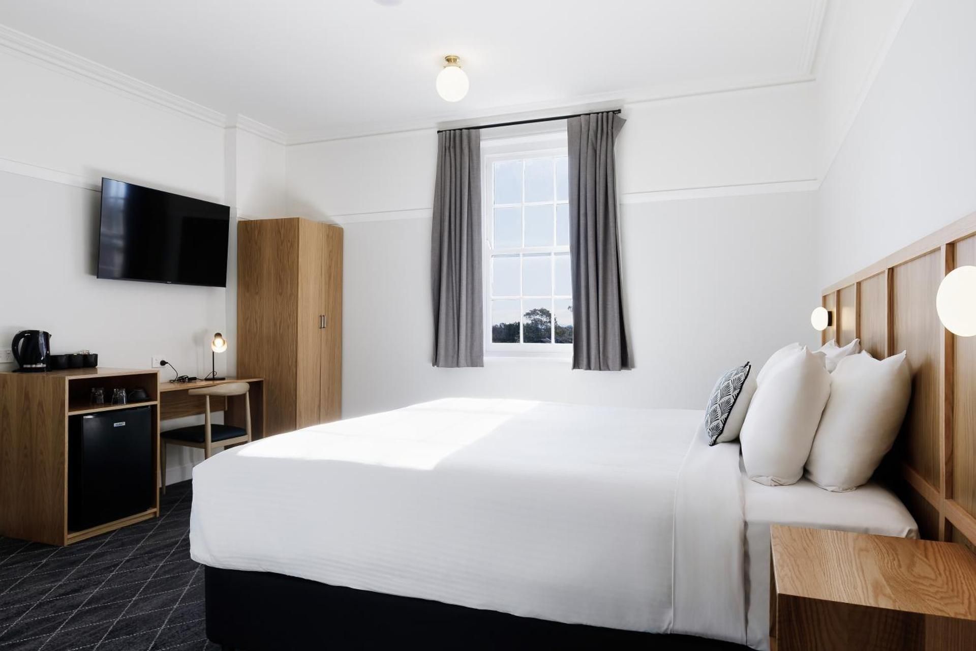 Mortdale Hotel King Room - Disability Access