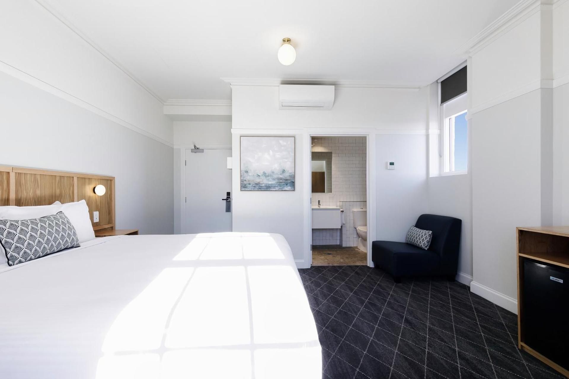 Mortdale Hotel Standard King Room