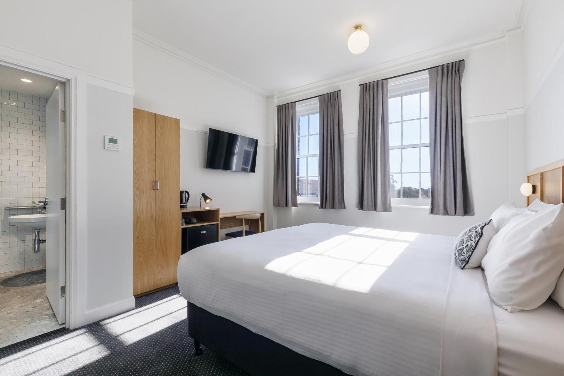 Mortdale Hotel King Room - Disability Access 2