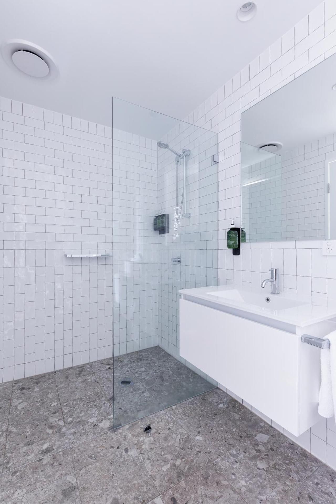 Mortdale Hotel Standard King Room 3