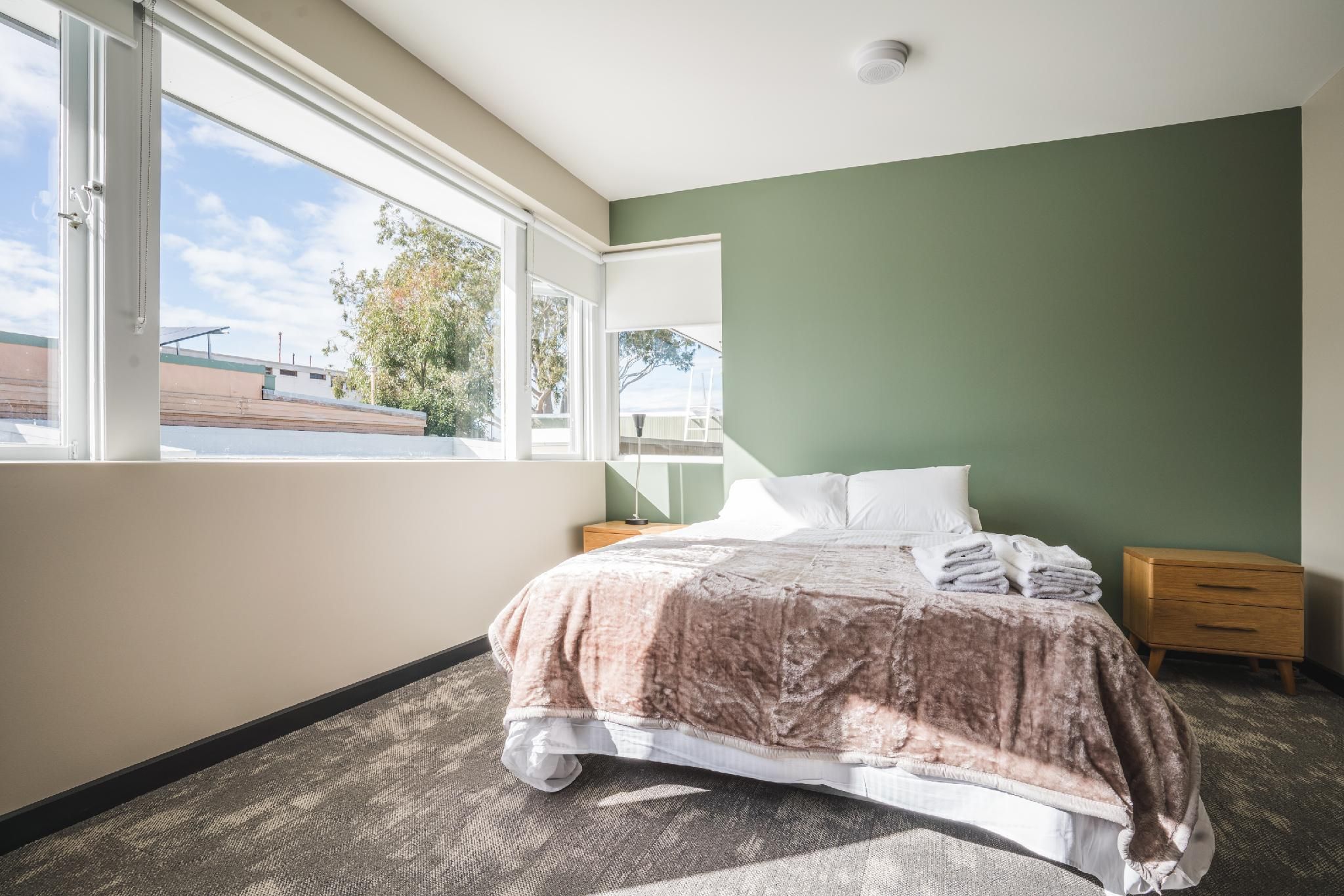 The Peakhurst Triple Deluxe 2