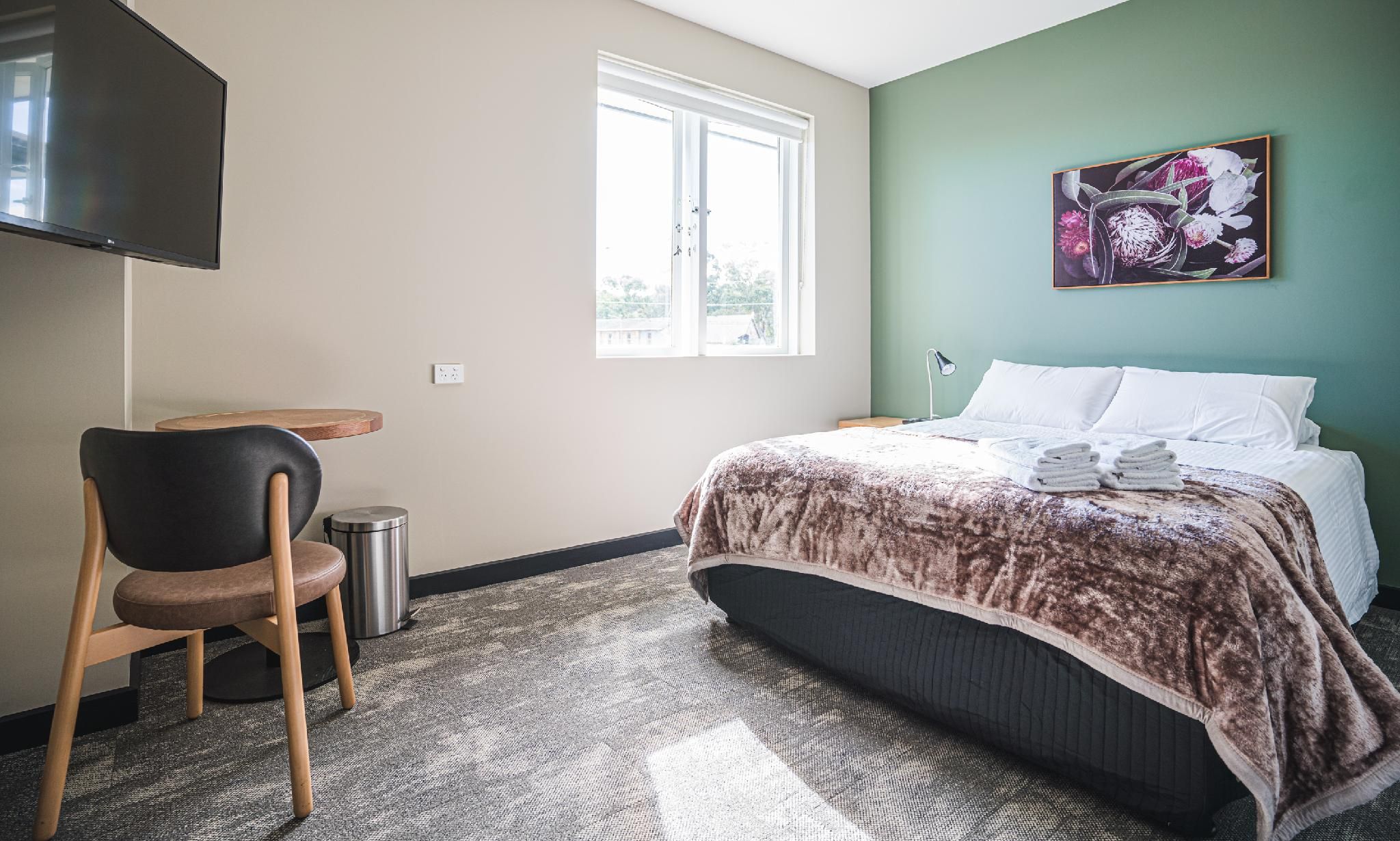 The Peakhurst Triple Deluxe