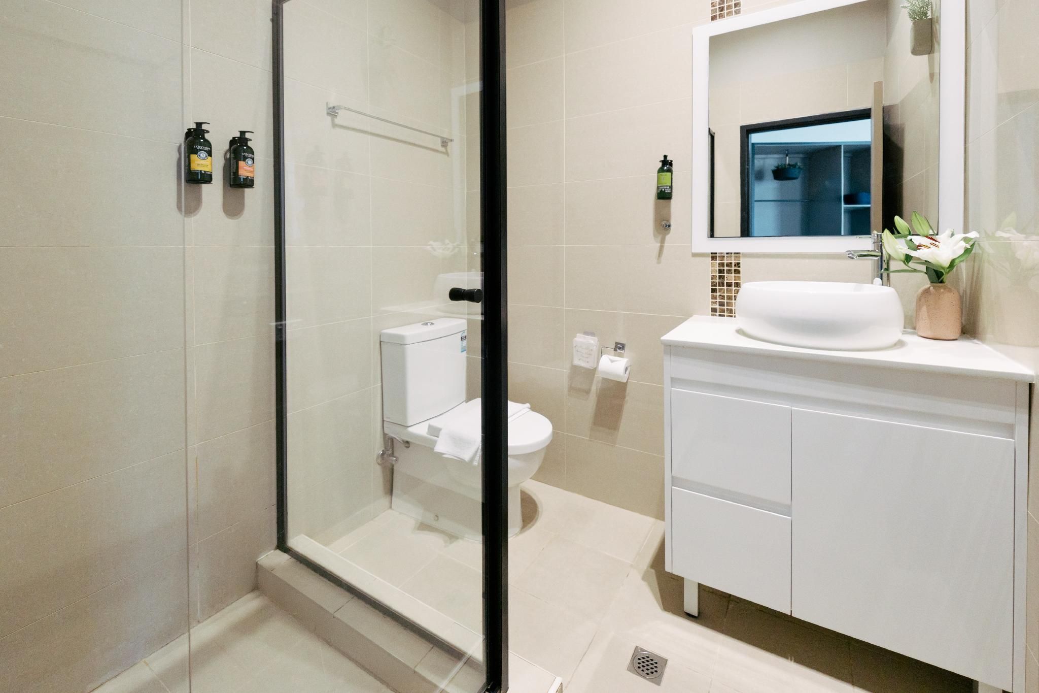 City Budget Hotel Standard Room with Window 3