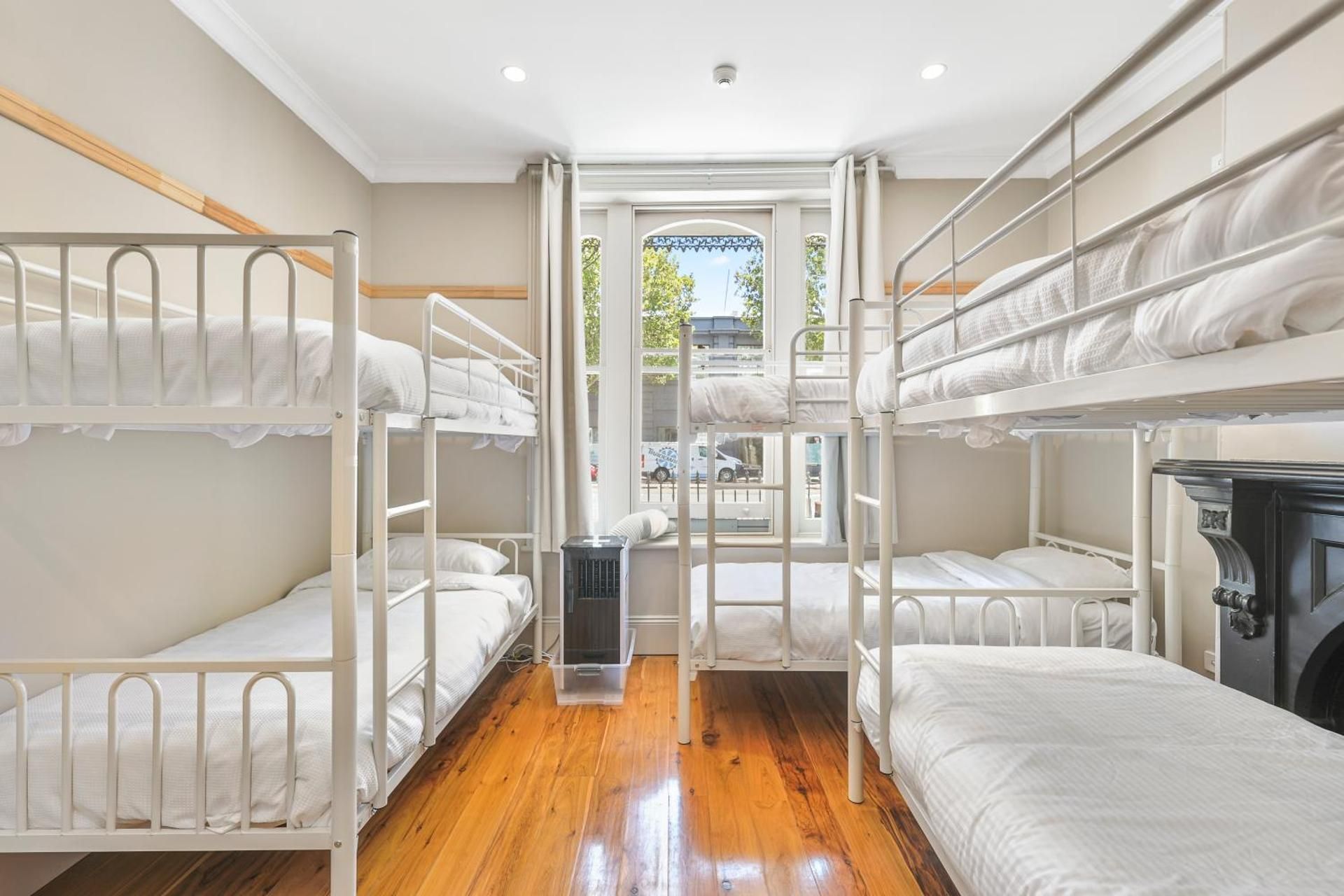 Mixed 6 Beds Room (Ensuite Bathroom)