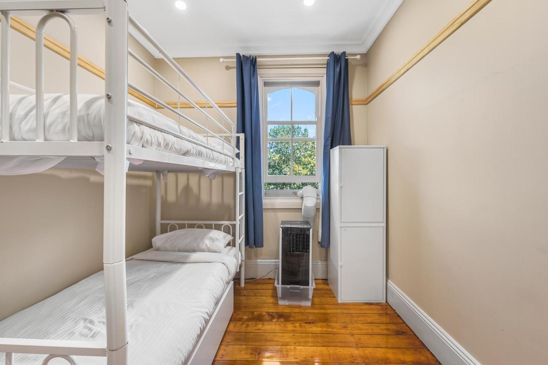 Private Room for 2 Guests - Shared Bathroom