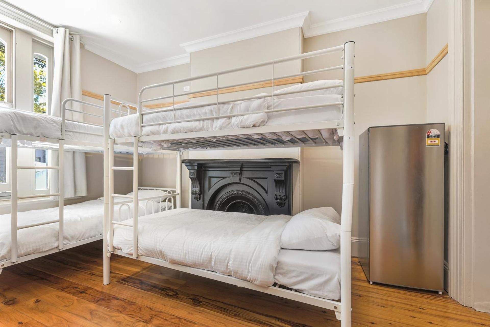 Mixed 6 Beds Room (Ensuite Bathroom)