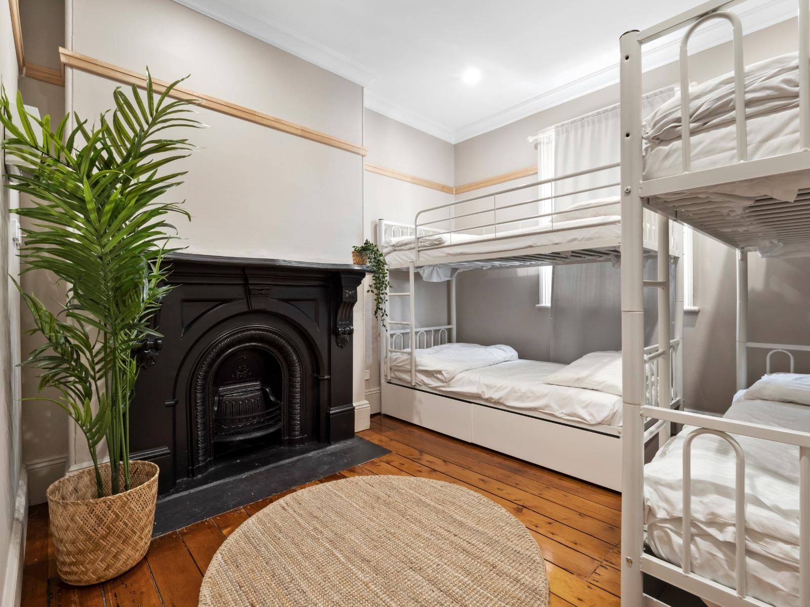 Mixed Pod 4 Beds Room with Shared Bathroom