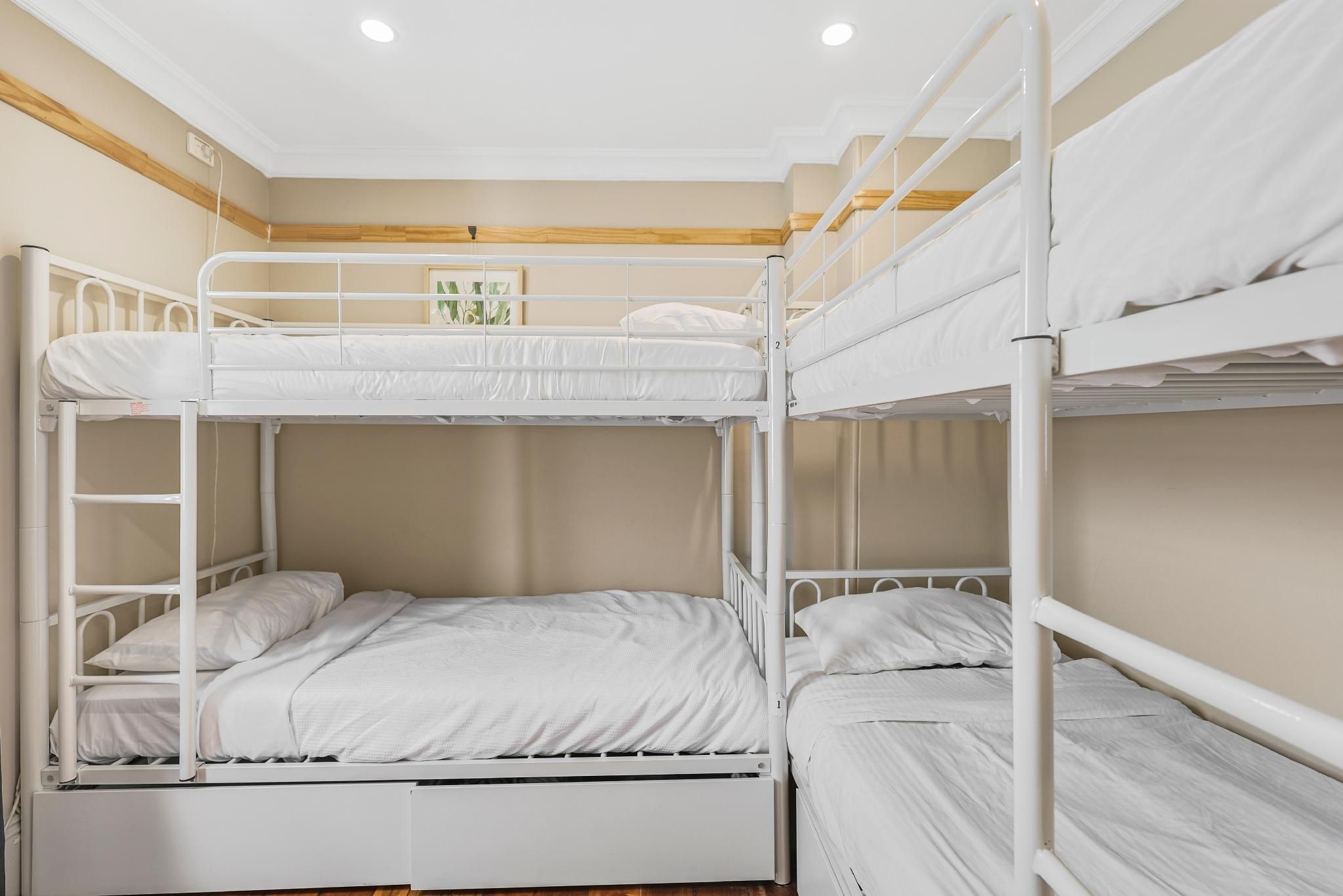 Female Only Pod 4 Beds Room - Ensuite