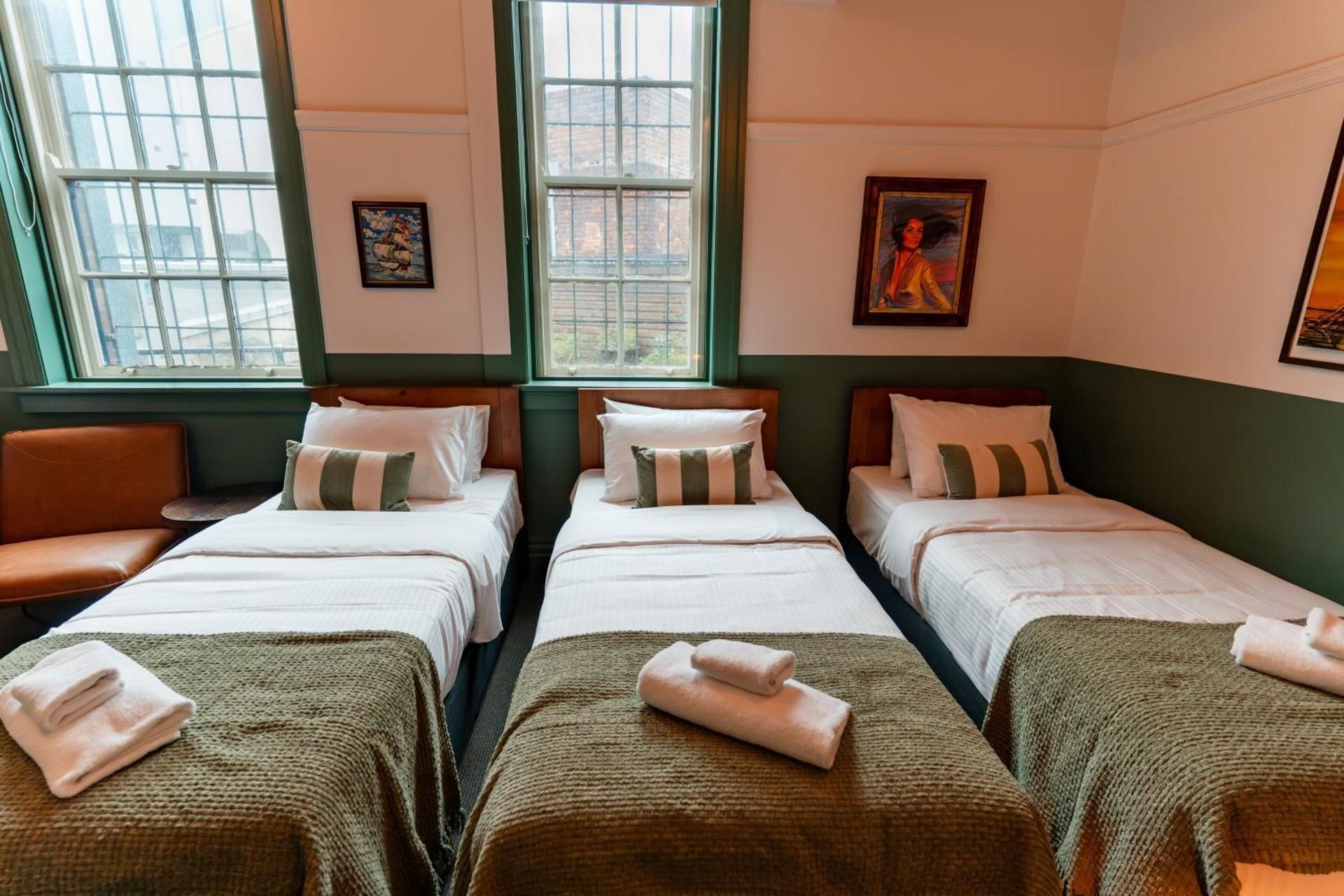 Courthouse Hotel Basic Triple Room with Shared Bathroom 2