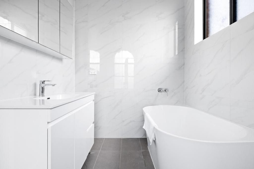 Queen Room with Private Bathroom