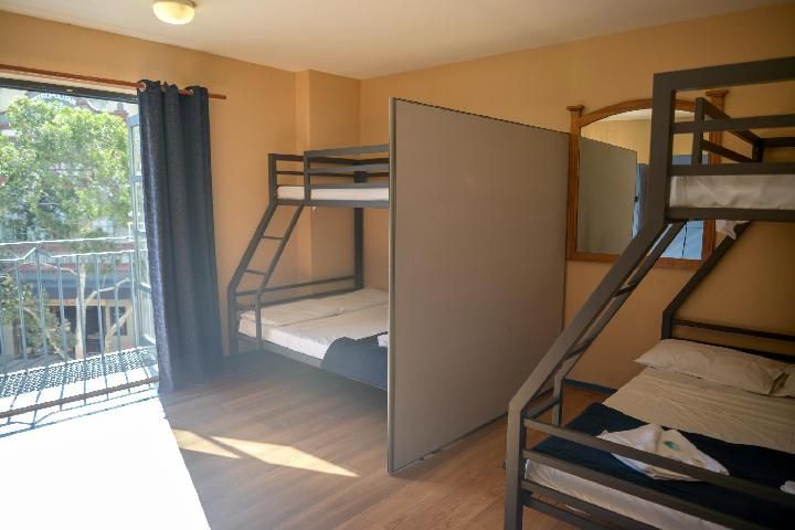 Bed in 8 Berth Mixed Dorm 003 Ages 18-35 Years