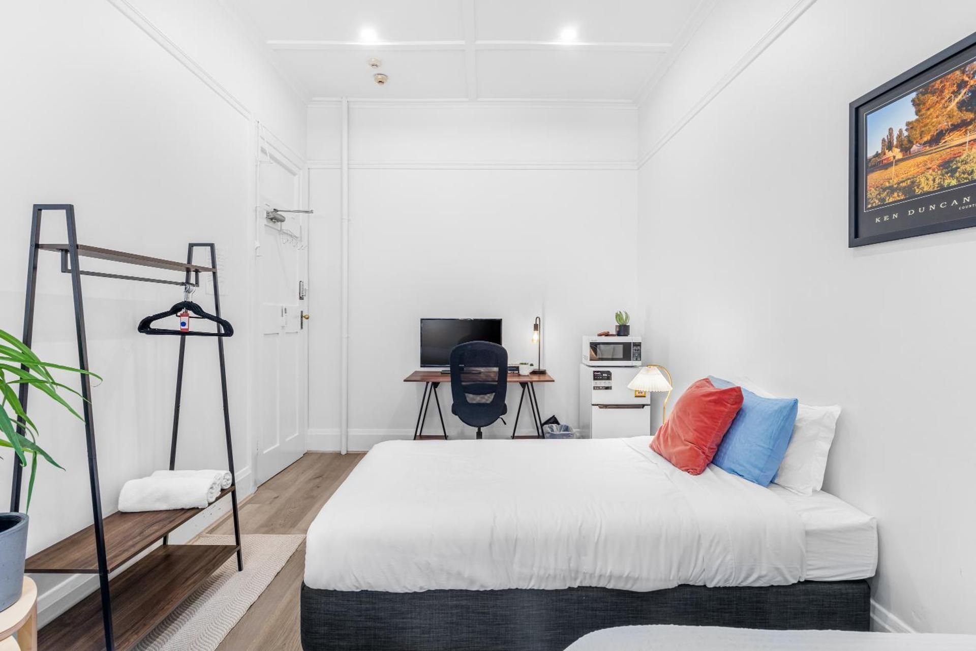 Standard Twin Room with Shared Bathroom