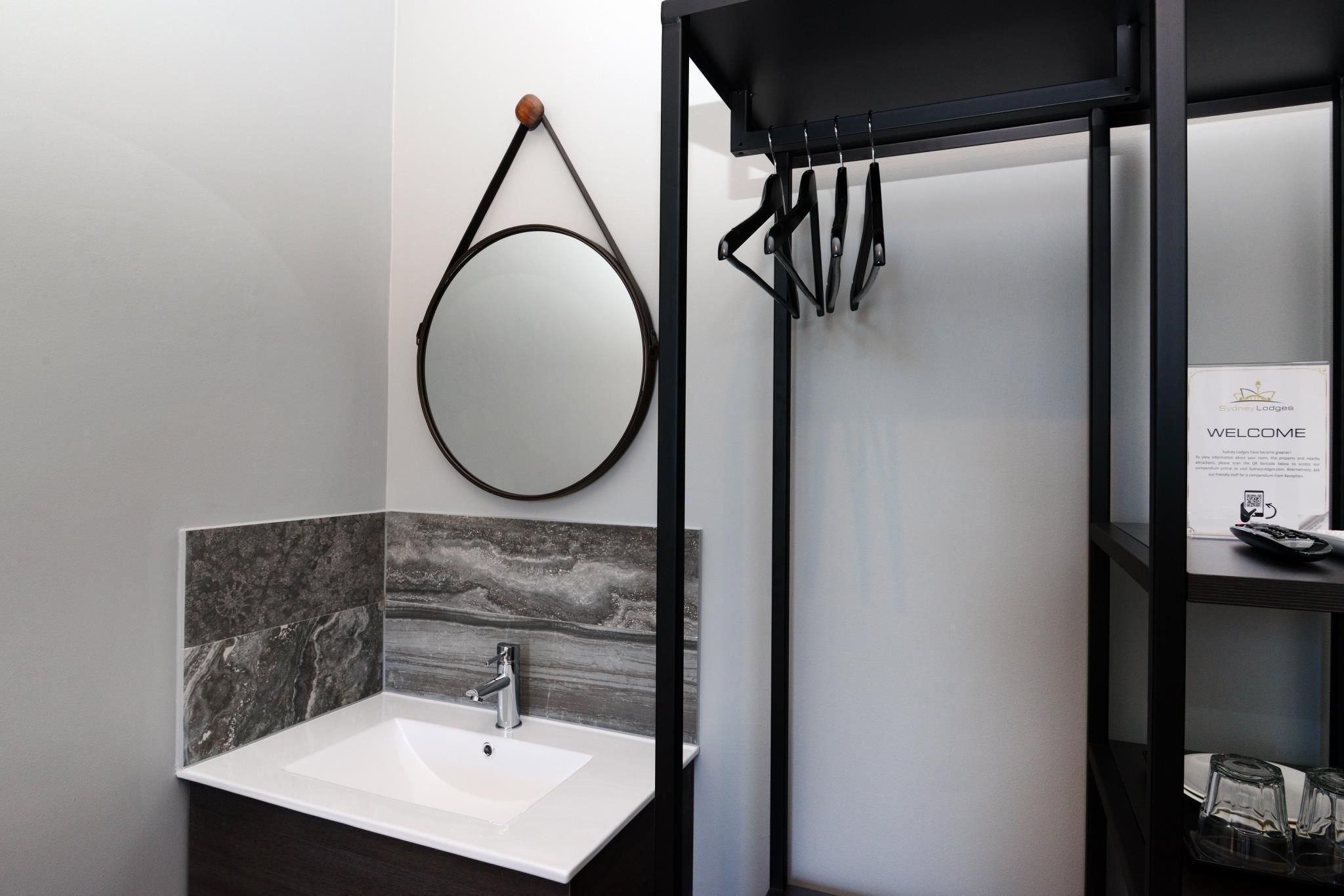 The Alison Randwick Deluxe Double Room with Shared Bathroom 3