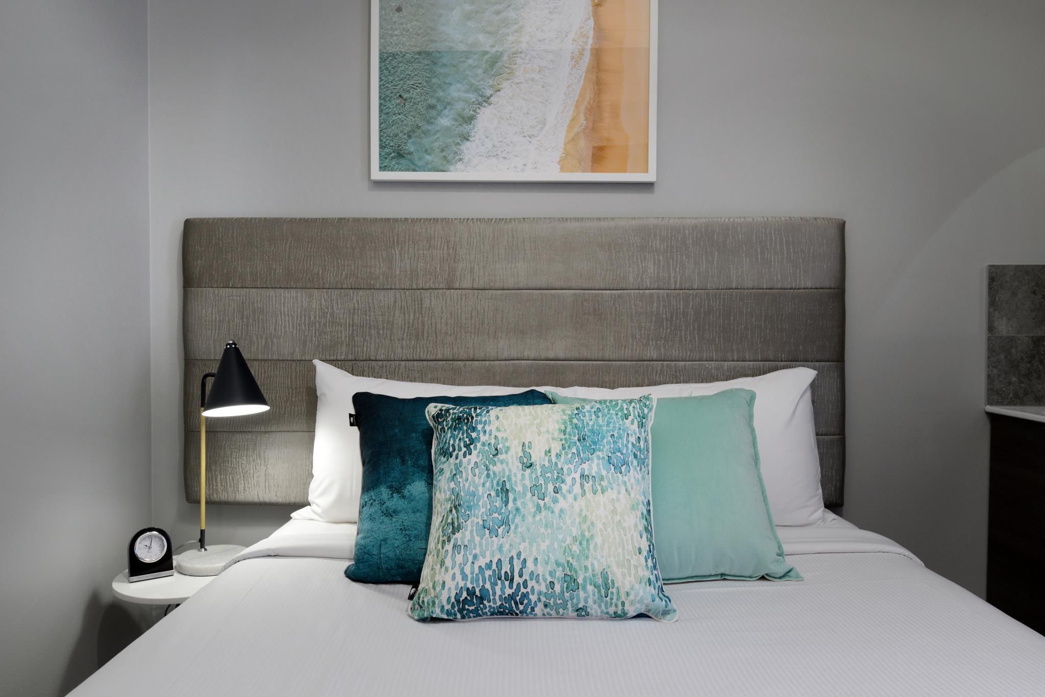 The Alison Randwick Small Double Room with Shared Bathroom 2