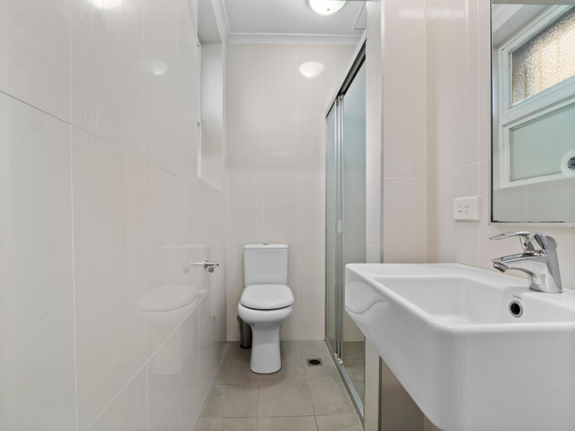 Private Room with Private Bathroom (4 People)