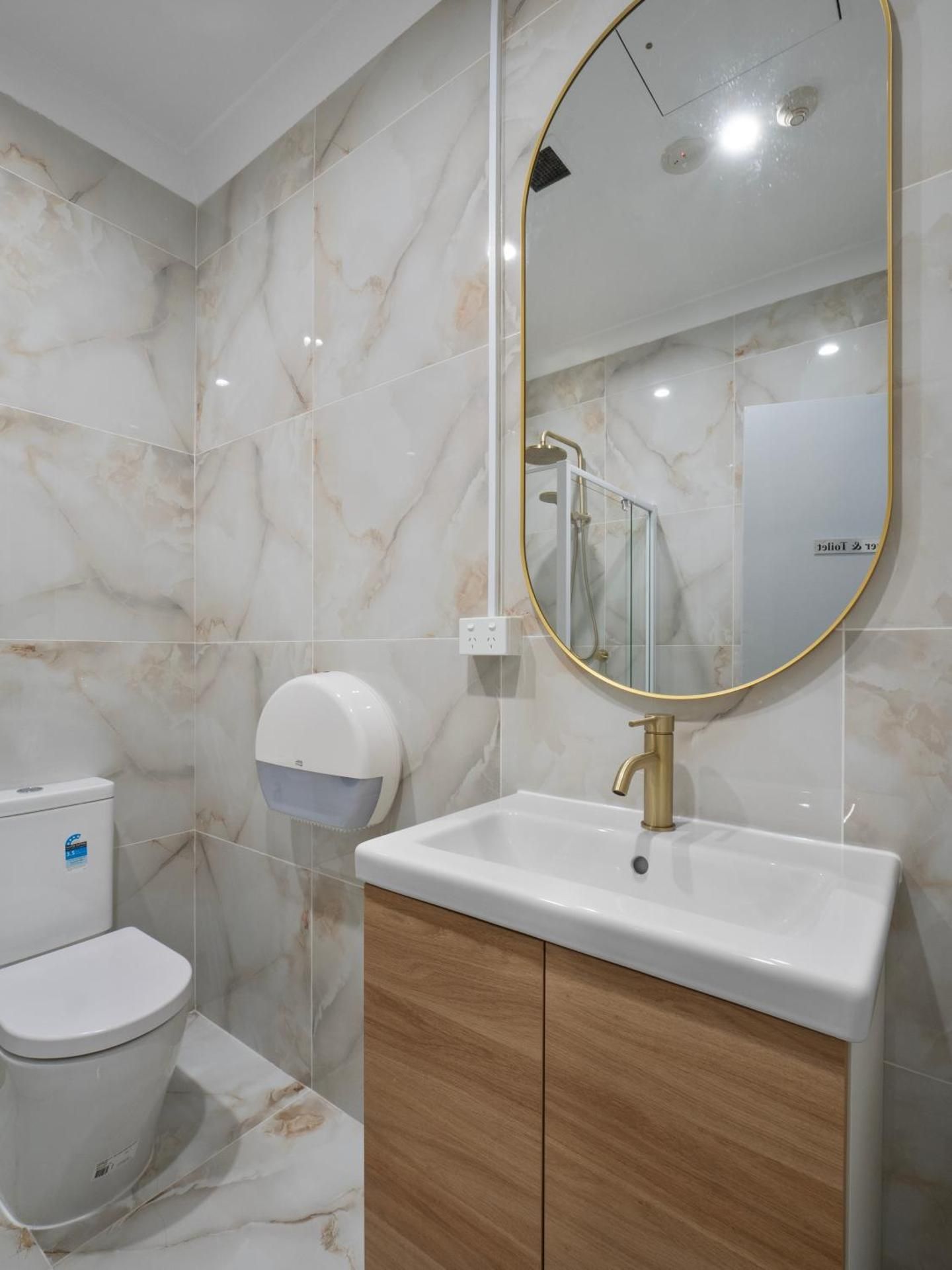 Private Room with Private Bathroom (4 People)
