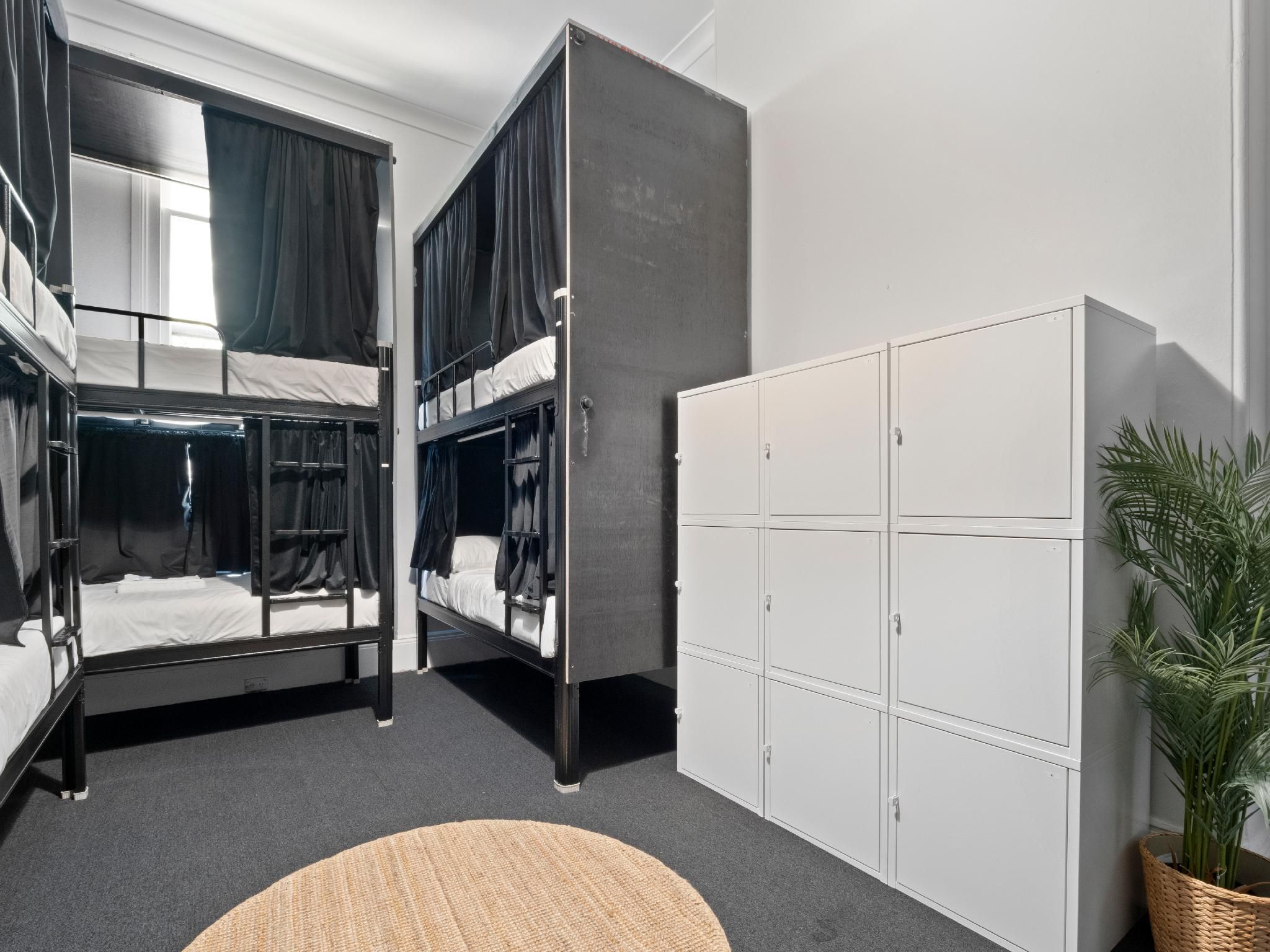 Mixed POD En-Suite Bathroom- 4 People Bedroom