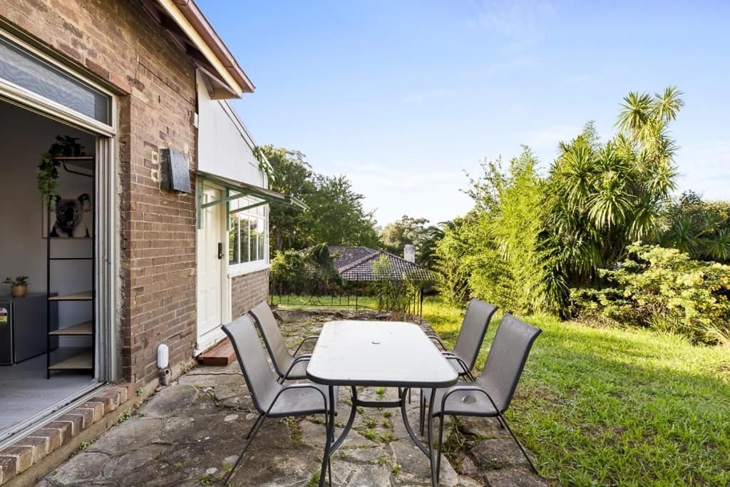 Modern Private Double Room - Centrally Located - Shared Bathroom