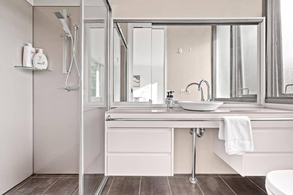 Queen Room with Private Bathroom